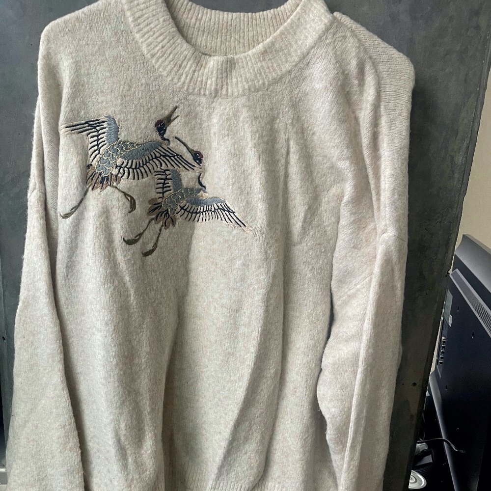 H&M beige wool sweater embroidered with birds size L for women